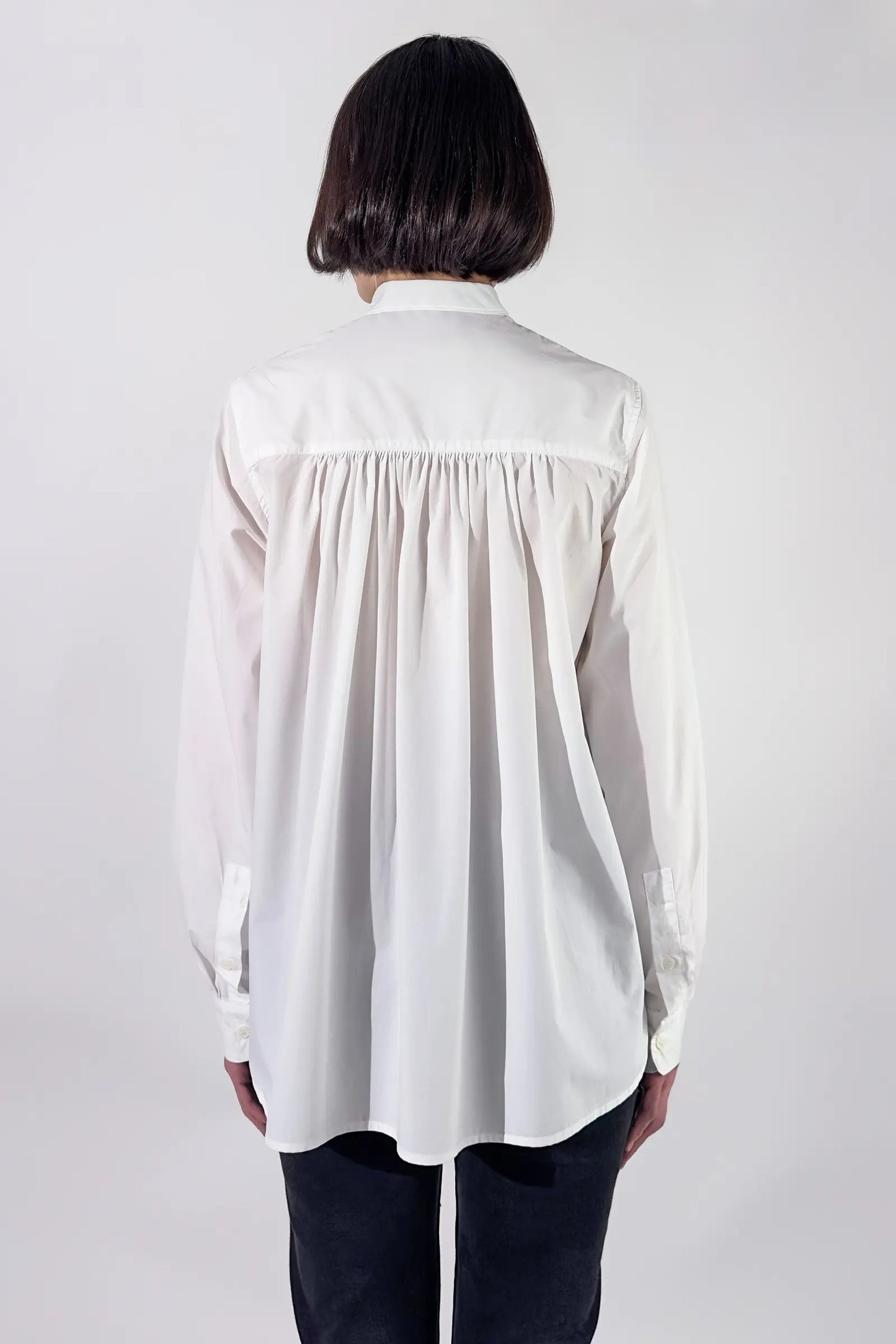 Chemise col officier coton blanc vue de dos studio