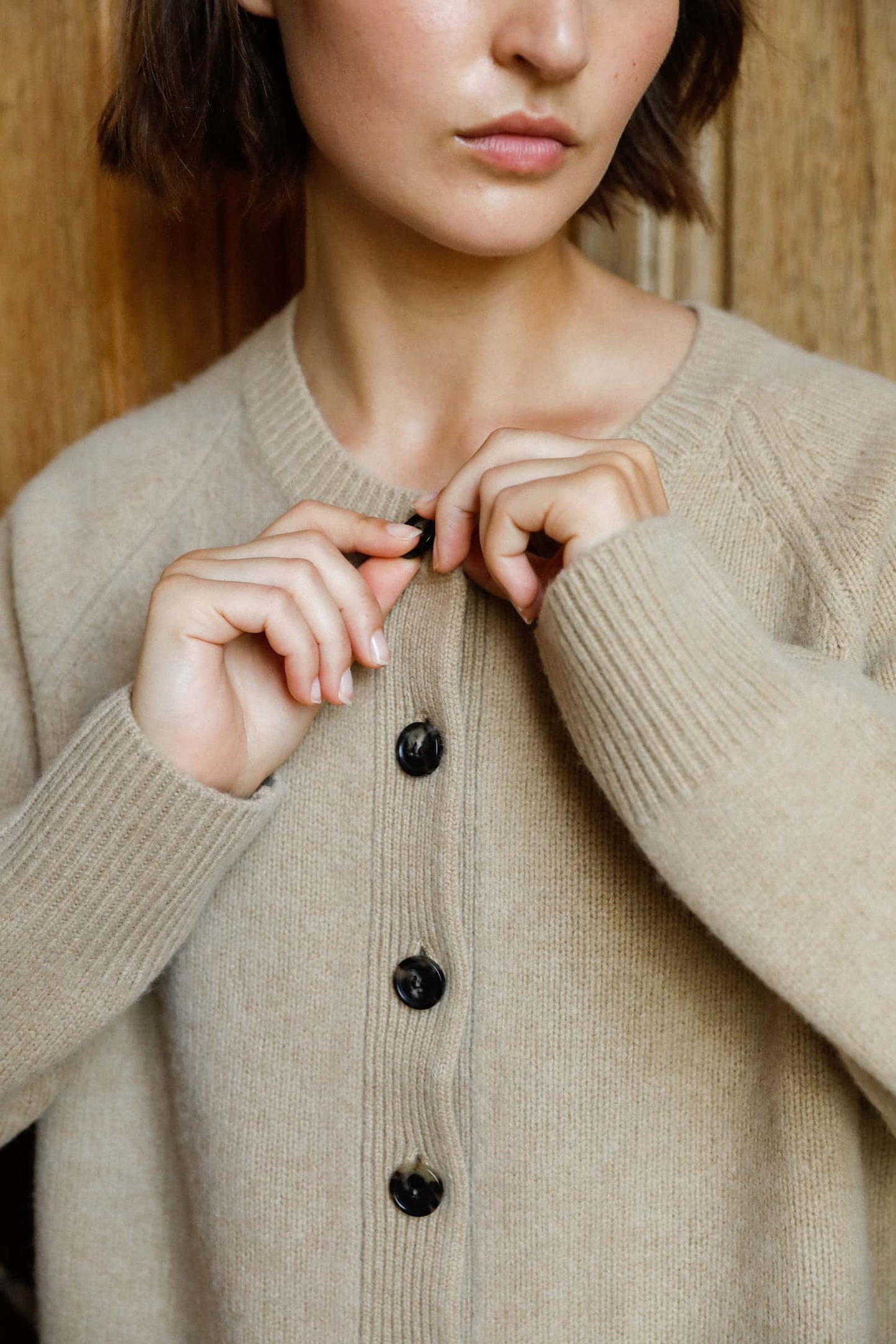 Cardigan en laine mérinos extra fine beige - Louise - Huguet Paris