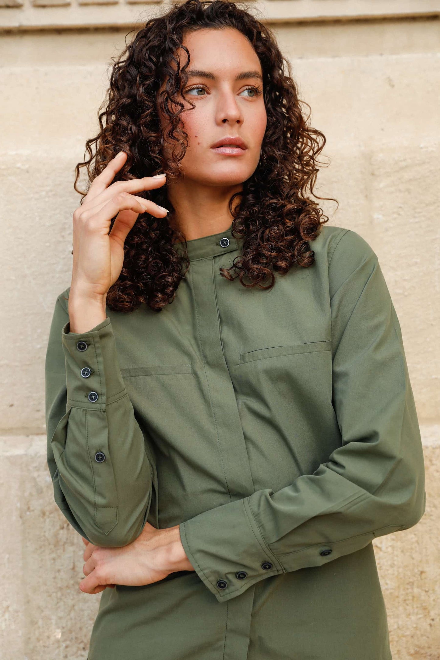 Chemise col officier en popeline de coton bio vert kaki - Ambre - Huguet Paris
