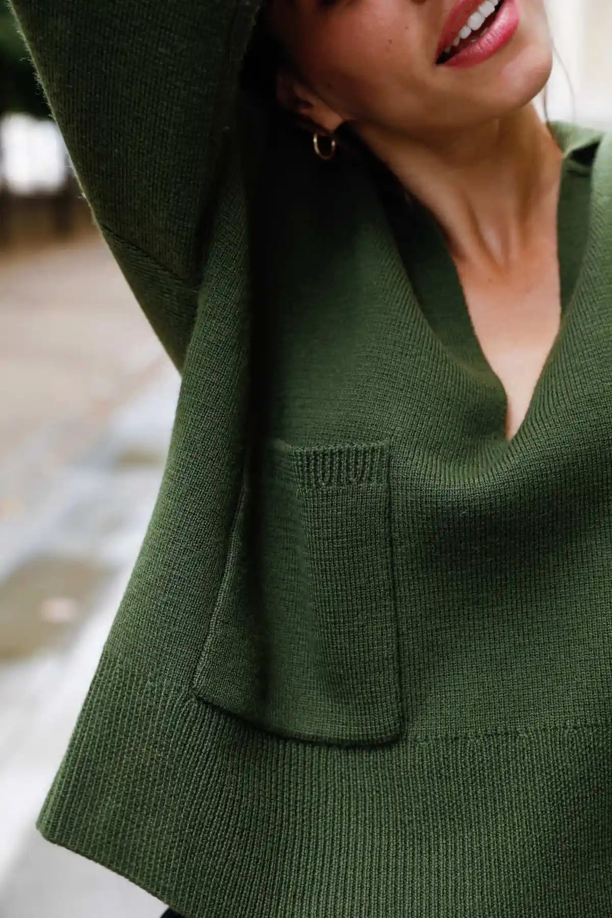 Pull col v laine mérinos zoom matière