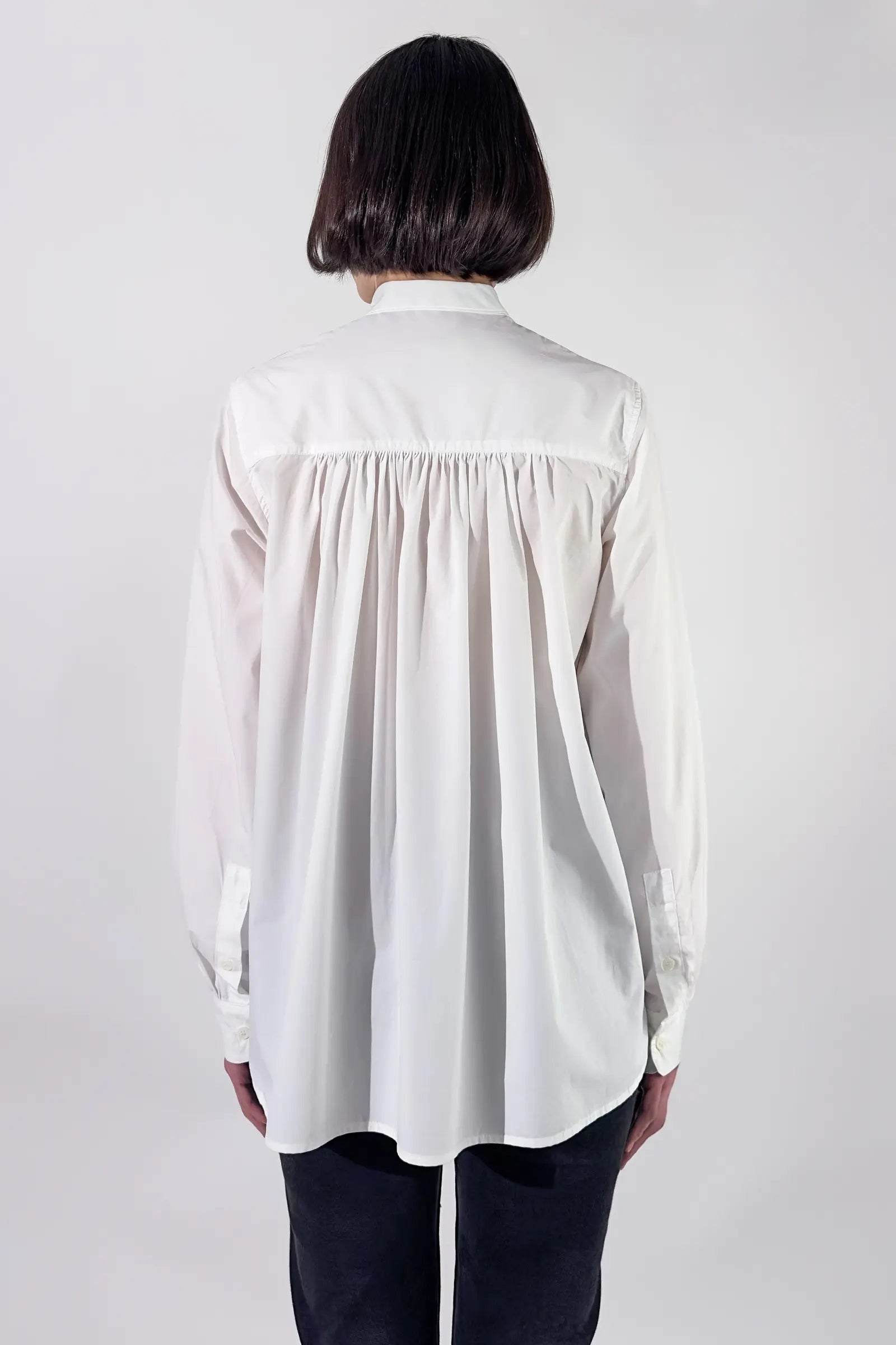 Chemise col officier coton blanc vue de dos studio