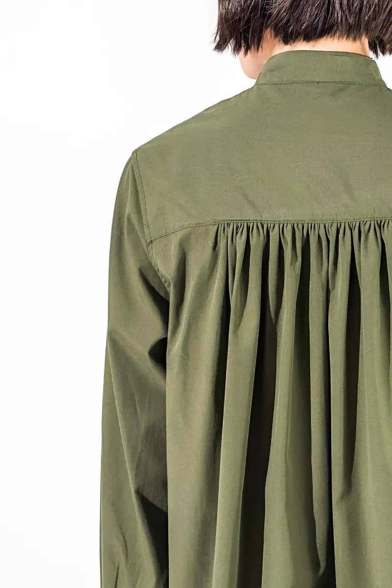 Chemise col officier coton vert kaki vue de dos studio