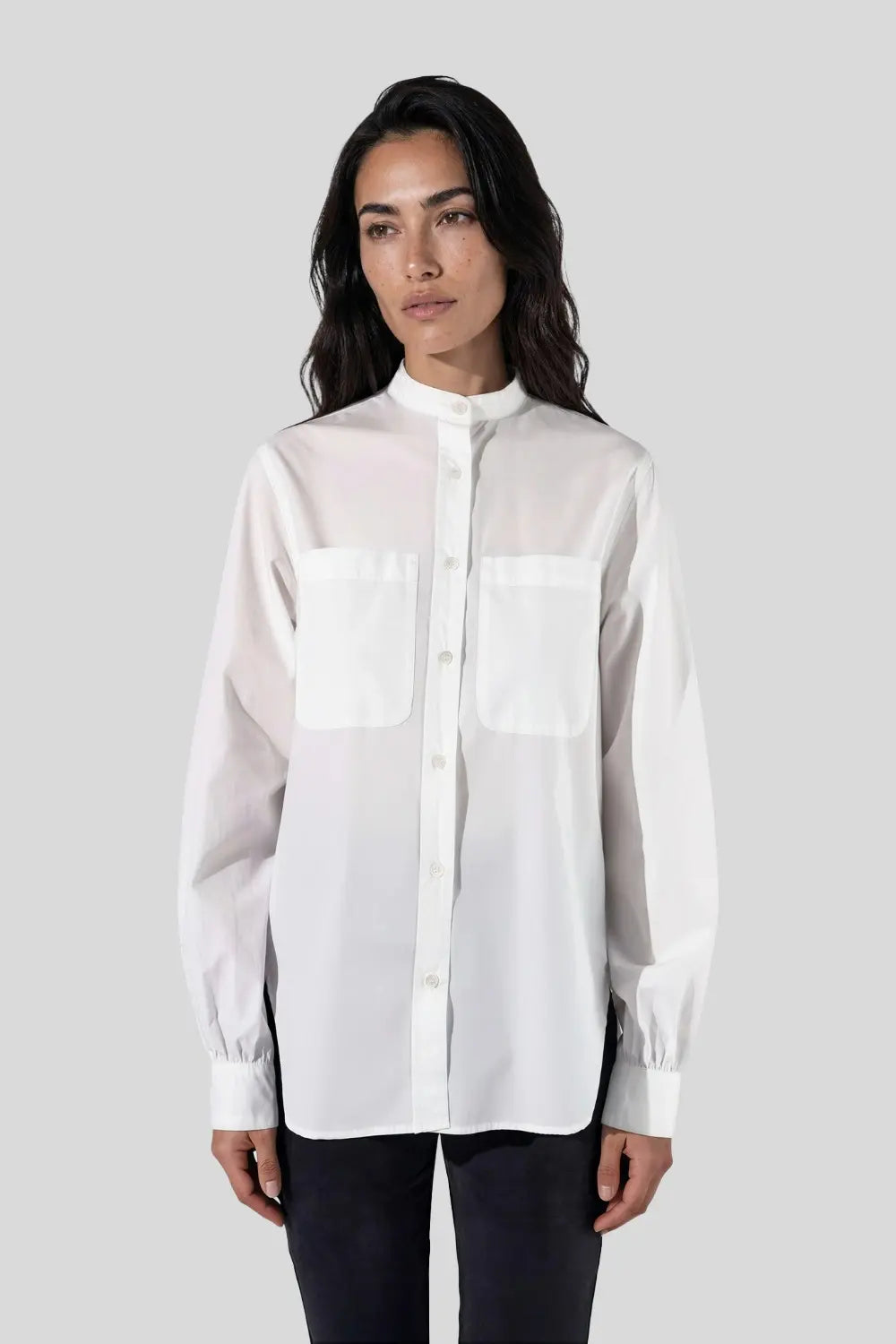 Chemise col officier coton blanc col ouvert vue de face - studio