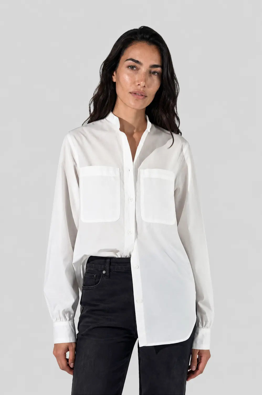 Chemise col officier coton blanc col ouvert vue de face - studio
