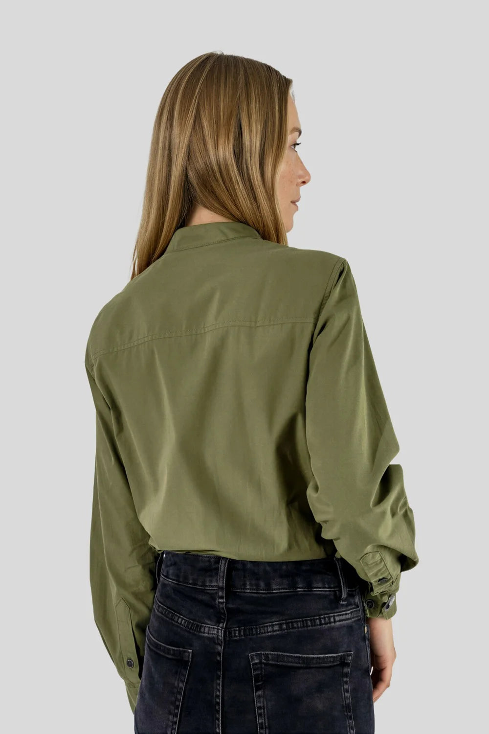 Chemise col officier coton kaki vue de dos - studio