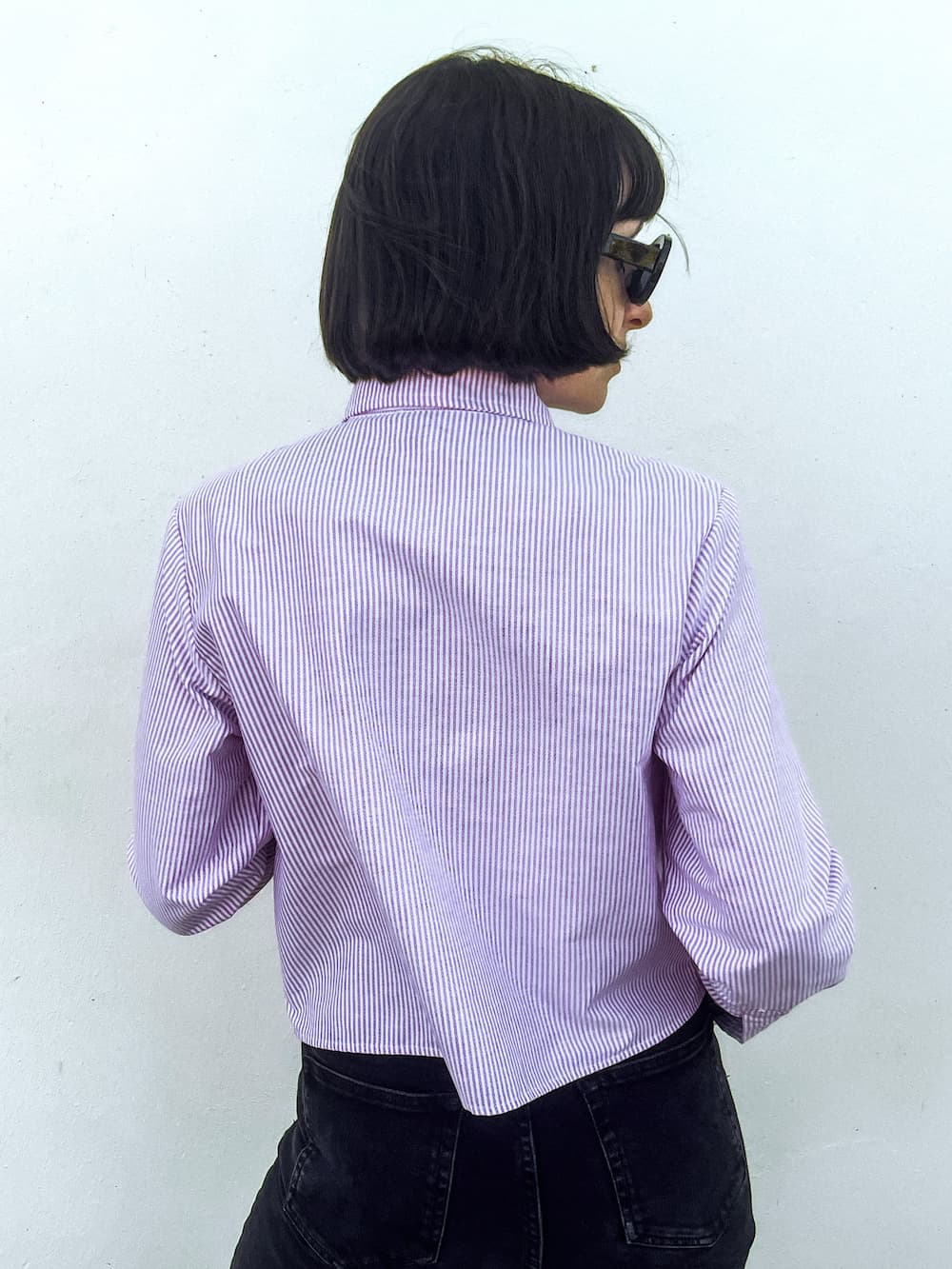 Chemise Alma à coupe courte en coton bio rayé rouge – vue dos – Huguet Paris