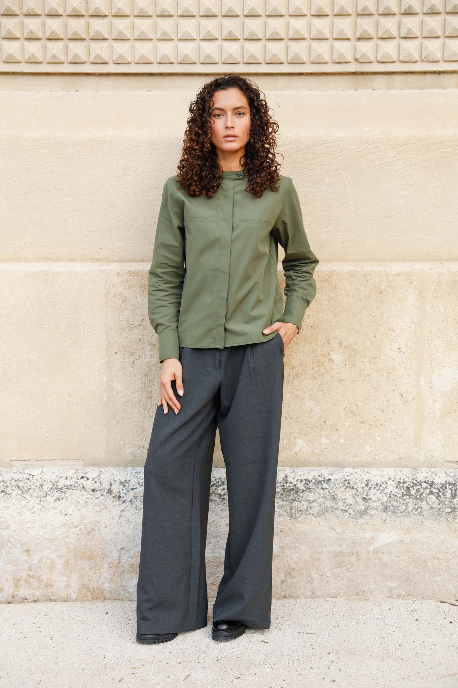 Chemise col officier en popeline de coton bio vert kaki - Ambre - Huguet Paris