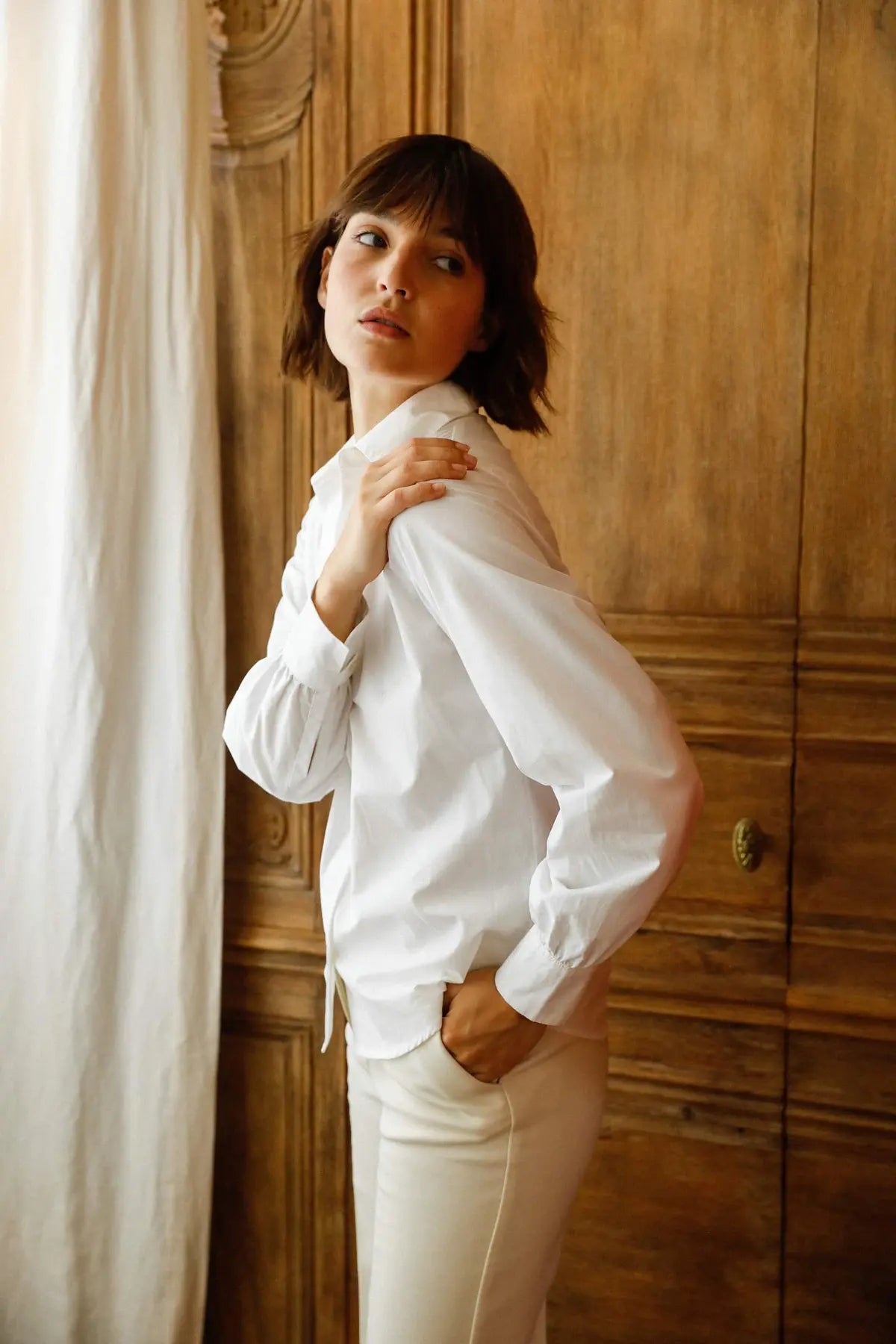 Chemise blanche coton bio vue de profil