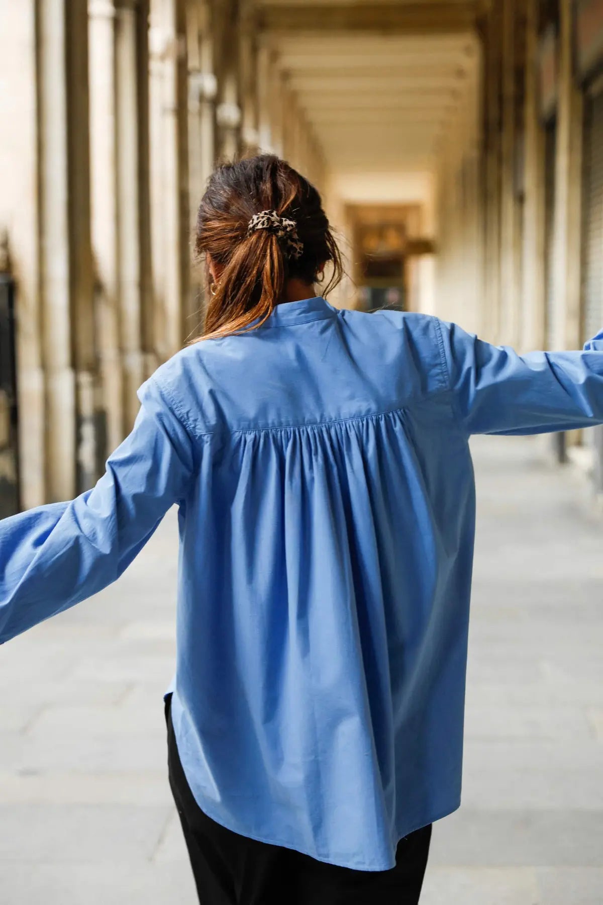 Chemise col officier coton bleu vue de dos