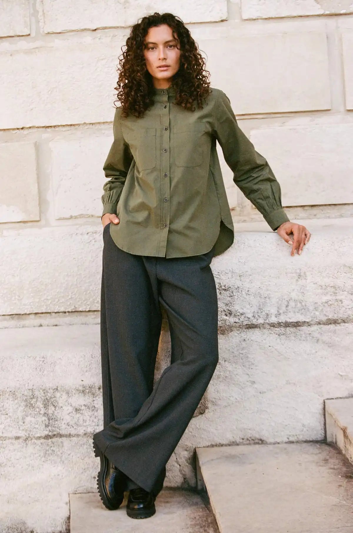 Chemise col officier coton vert kaki vue de face