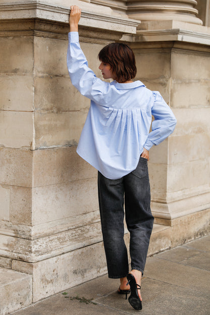 chemise bleue à manches ballons et plis dans le dos en coton pour femme 