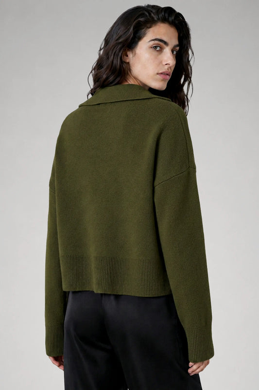 Pull col V en laine mérinos vert avocat - Grace