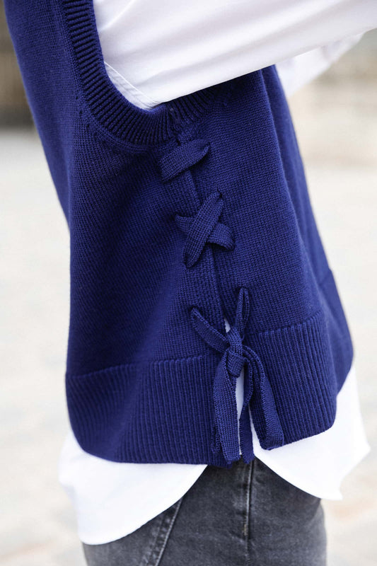 Pull sans manche en laine mérinos extra fine bleu marine - Inès - Huguet Paris