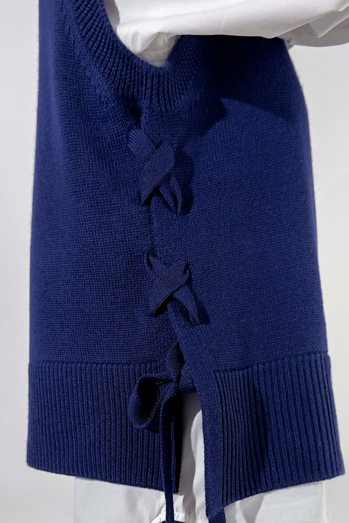 Pull sans manches en laine mérinos bleu marine - Inès